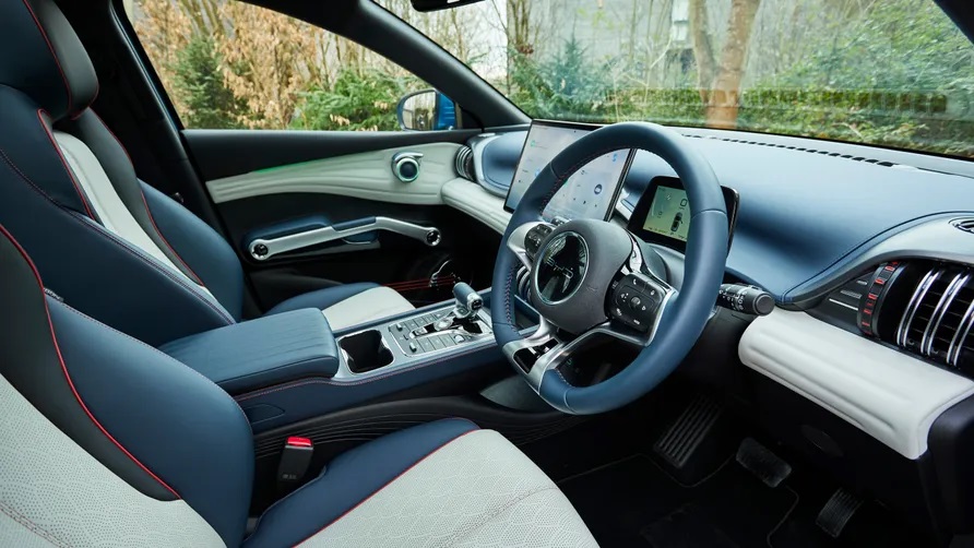 Car image 4