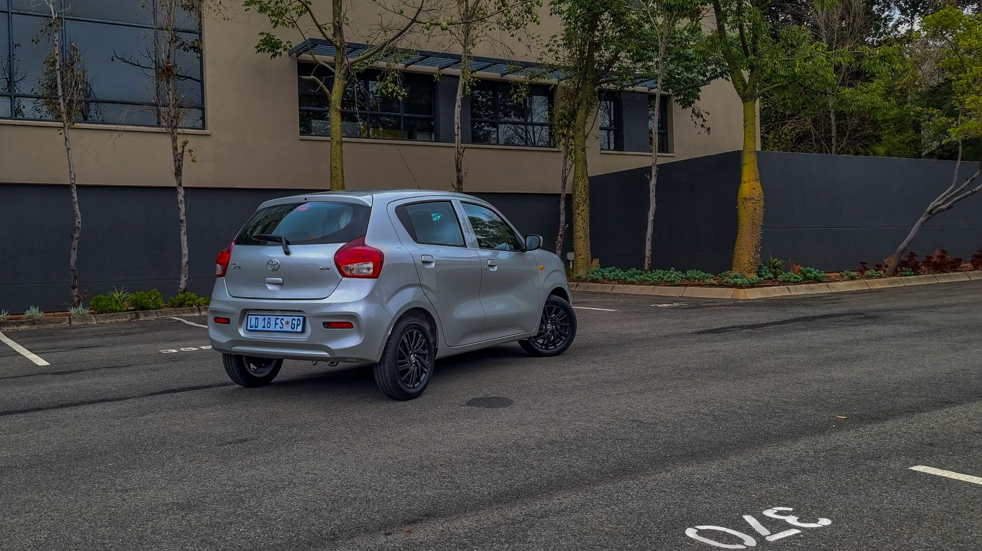Car image 5