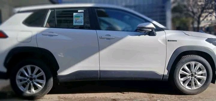 COROLLA CROSS HYBRID 2025 image 2